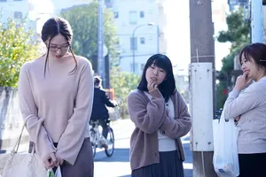 Trả thù mấy mụ nhà đối diện thường xuyên nói xấu bằng cách “cướp người chồng ả ta”