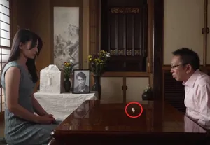 Một ngày sau tang lễ ông xã, bạn gái của con trai đã bị bố ông chồng ép trả bài không bao đến mang thai