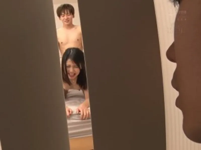 Thanh niên đang vụng trộm với chị nhà bên thì anh anh xã về...