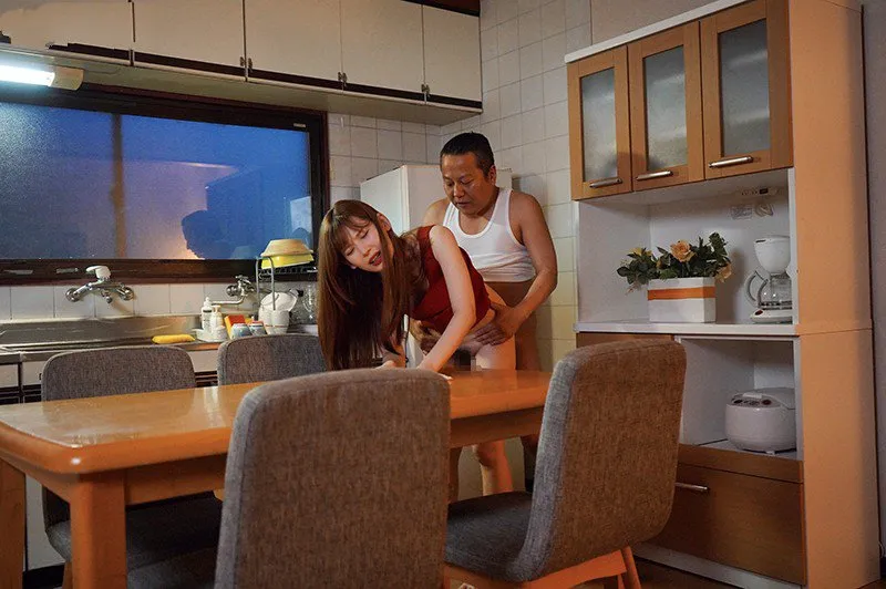 Con gái bị Người chồng mới của má phang mỗi ngày, cho dù đã có người yêu