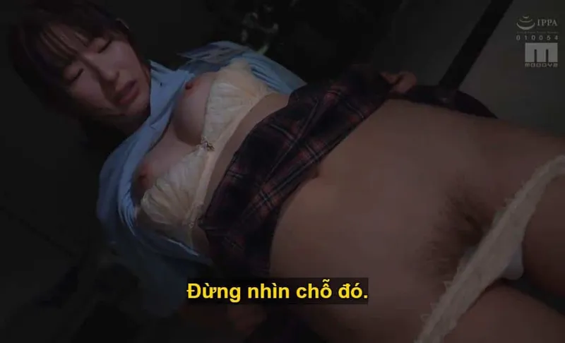 Sếp dự tính sẽ nắc em nhân viên kiêu kỳ lười nhác, suốt ngày mê mẩn chat chit cùng người yêu.